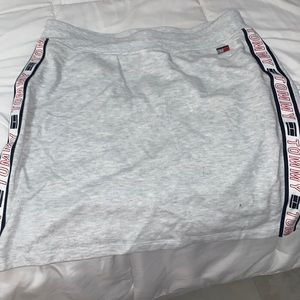 TOMMY HILFIGER size L MINI SKIRT SUPER CUTE